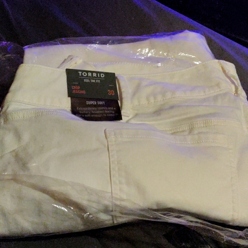 White crop jegging